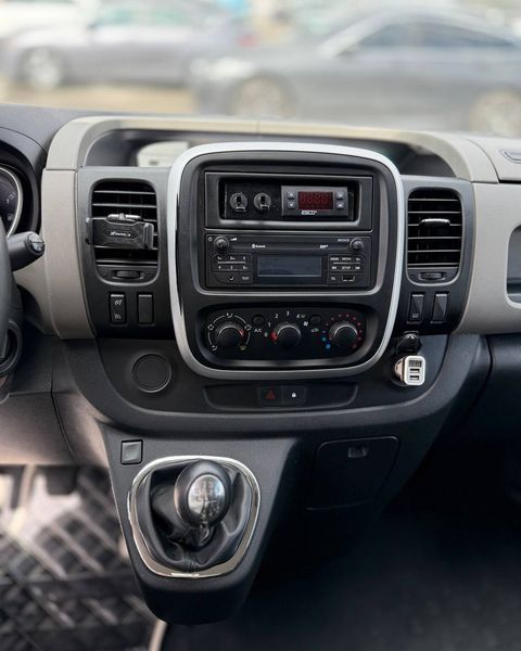 Renault Trafic 2018 Дизель 1.6 C035 фото