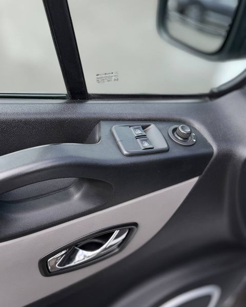 Renault Trafic 2018 Дизель 1.6 C035 фото